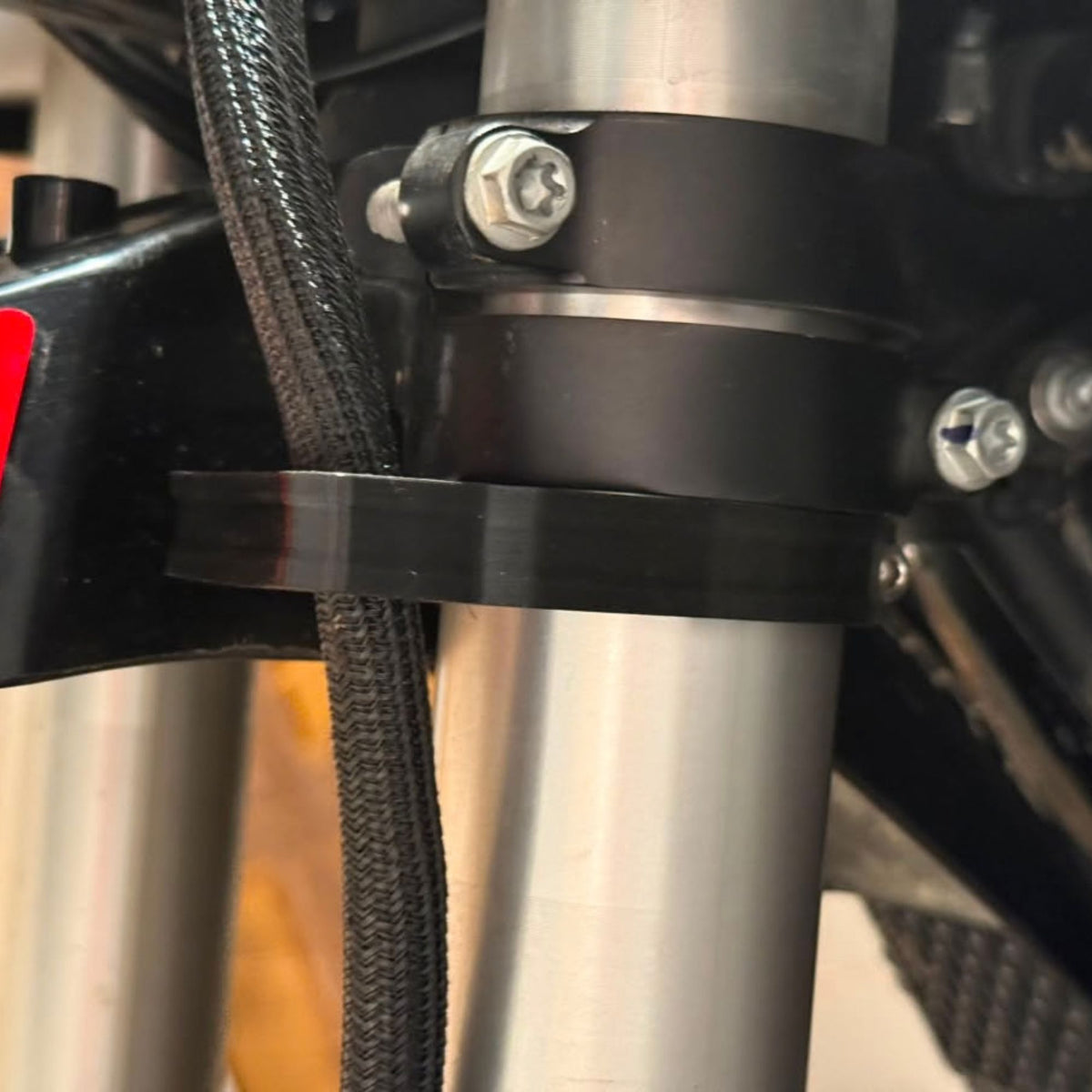 Brida guiado latiguillo Rieju 307